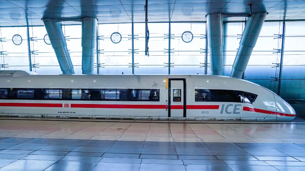 ICE 3neo at Frankfurt Airport