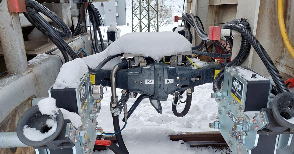Snow-covered DAC from manufacturer Knorr-Bremse