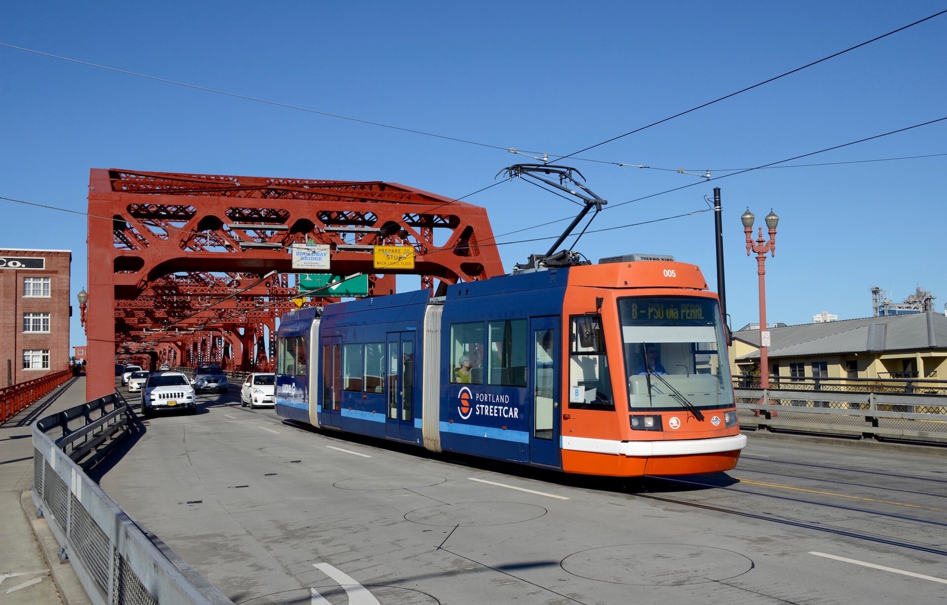 Car 005 of the Portland Streetcar system at the west end of the Broadway Bridge, on the B Loop service, in 2016. Photo by Steve Morgan.