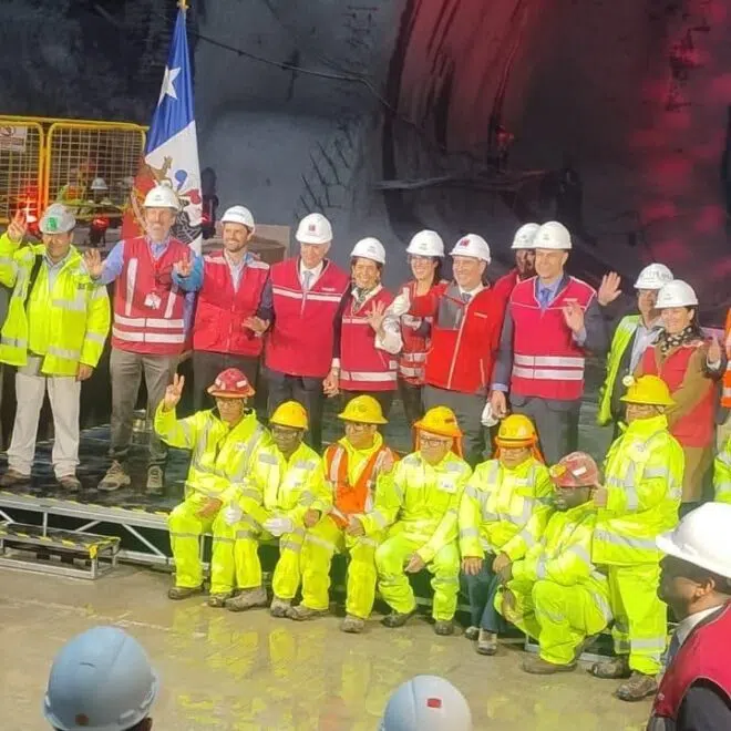 Santiago Metro employees with Chilean president José Antonio Kast in back row 4th from left
