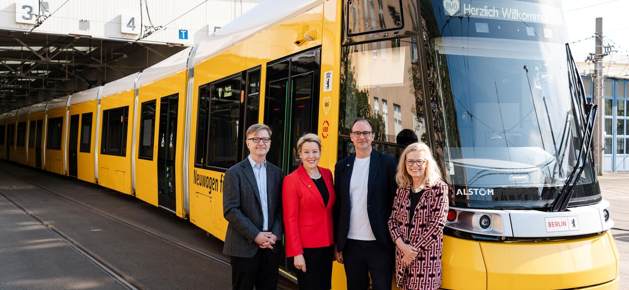 The first Urbanliner has entered service on the M4 line in Berlin