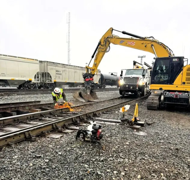 Track was cut and lifted to allow swift removal of contaminated ballast and easy subgrade preparation