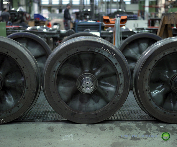 Rail wheelsets awaiting inspection in a maintenance facility. Cleanliness at this stage is process-critical, directly affecting inspection pass rates and service intervals.
