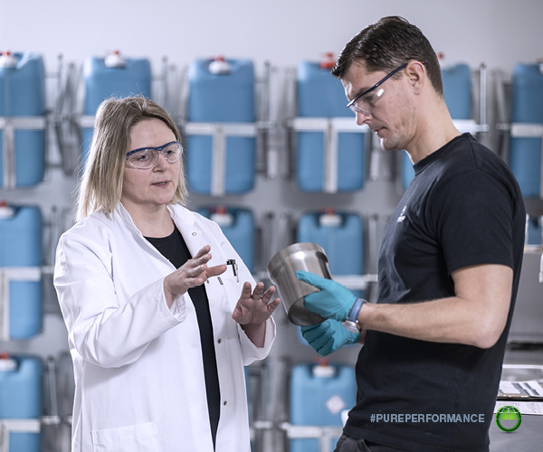 Cleanliness verification in the DST-CHEMICALS tech lab. Every product recommendation starts with analysis of the actual contamination profile and component requirements.