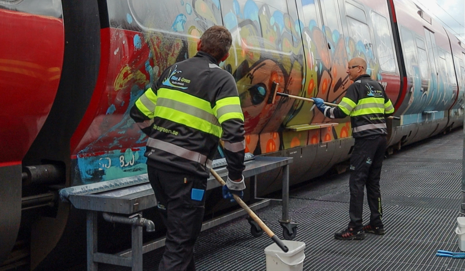 Blue & Green staff hold training sessions where they demonstrate how the company's products are used.