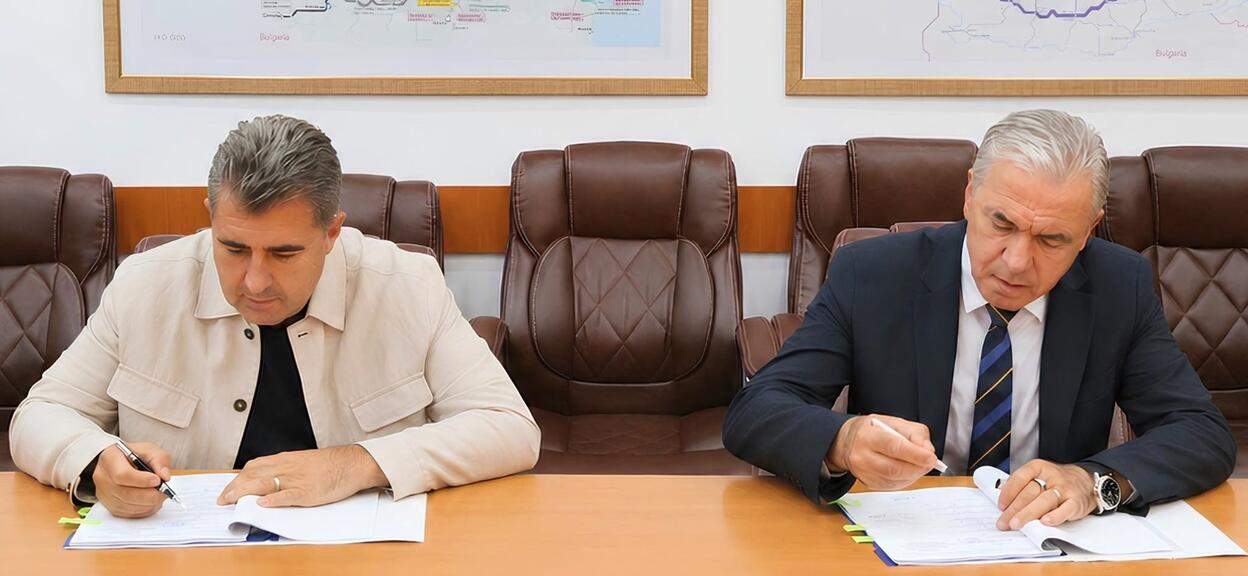 From left to right: Ion Simu-Alexandru, Chief Executive of the National Railway Company CFR SA, and Serban Iorga, Alstom’s Managing Director for Romania, Bulgaria and the Republic of Moldova