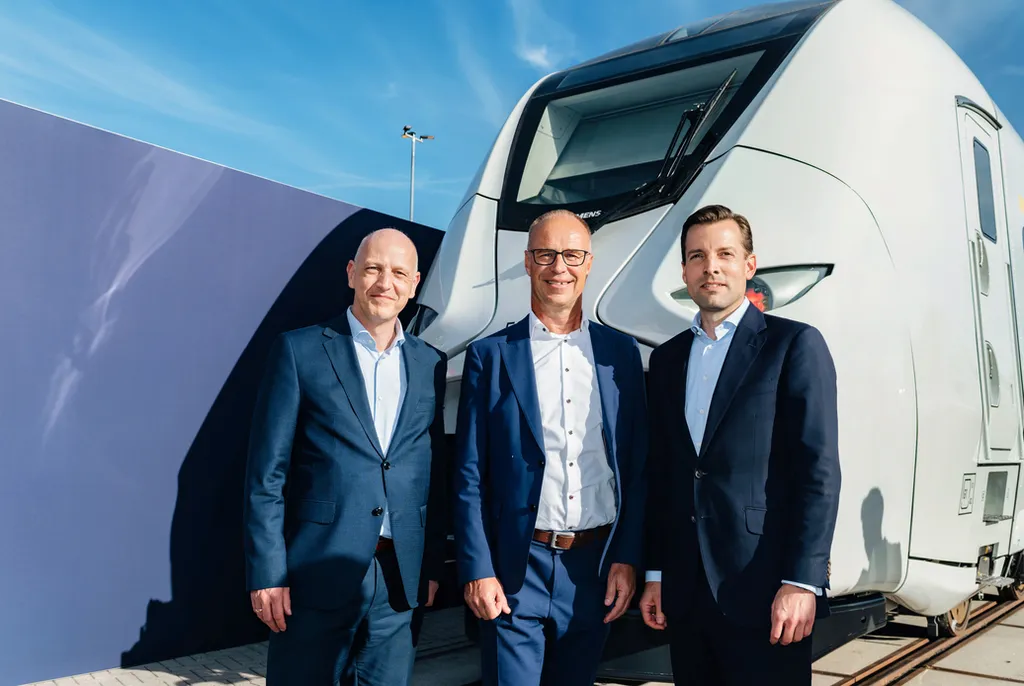 Left to righ: tMichael von Mallinckrodt, Managing Director at BeNEX; Thomas Graetz Head of Commuter and Regional Trains, Siemens Mobility and Johann von Georg, Managing Director at BeNEX 