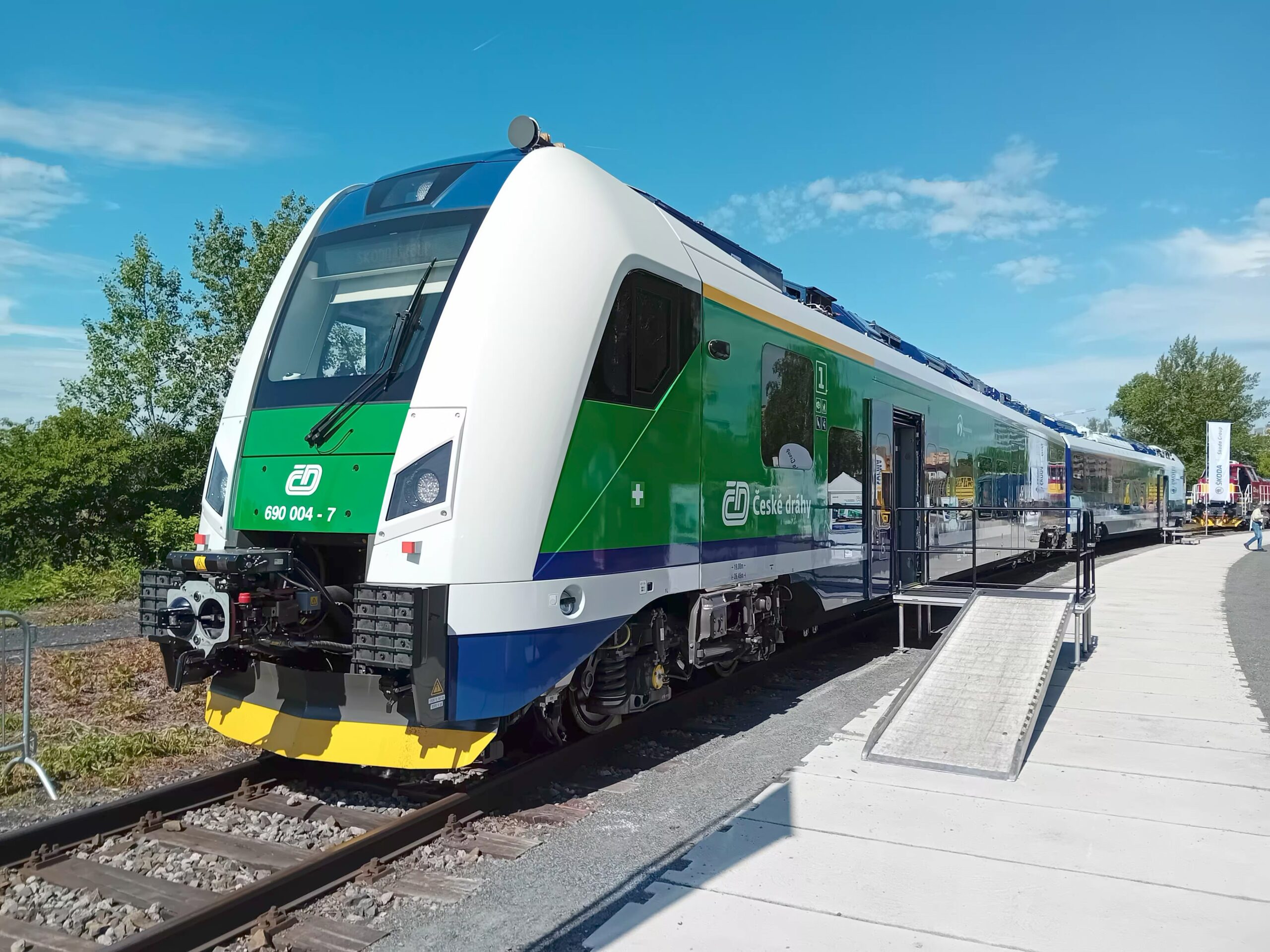 Škoda Group's new generation BEMU RegioPanter battery train 