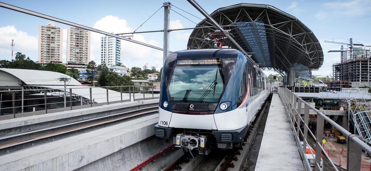 A Panama City metro train